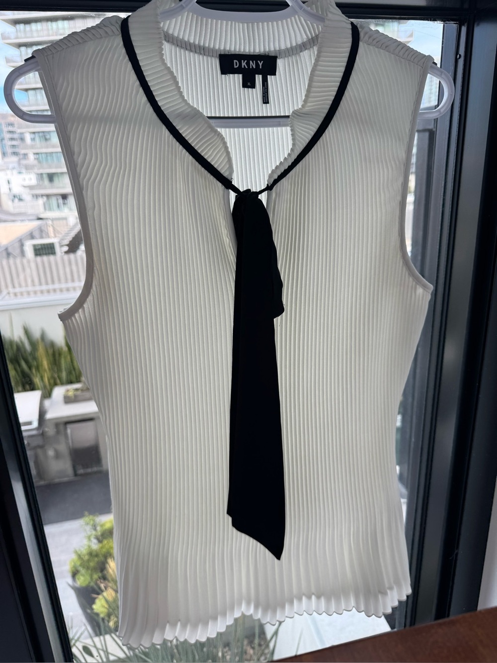 DKNY Pleated Sleeveless Top XL White Black Tie Neck Blouse